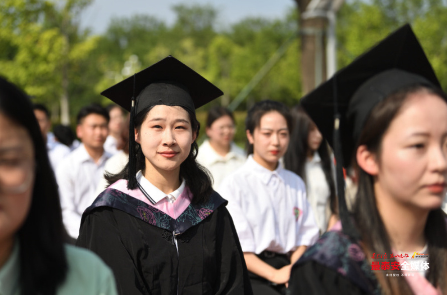 泰山学院4873名学子汇入时代发展洪流校长寄语毕业生：下得去、扛得住、上得来