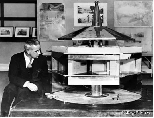 天生畸形却拥有传奇一生，被称为外星人的富勒，他的发明超越时代