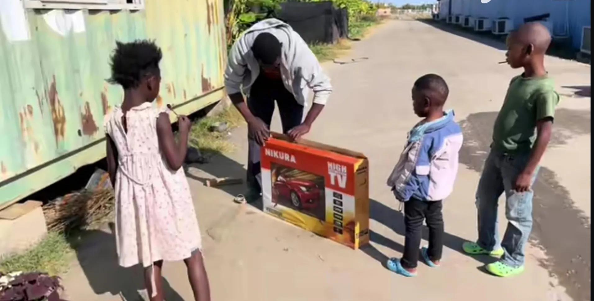 猪猪一家在小哥儿的帮助下过着幸福生活,很想知道戴维他们怎样了