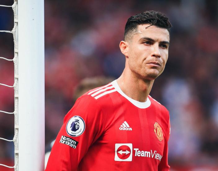 曼联c罗阿森纳利物浦双红会,c罗感谢利物浦球迷黑色臂章