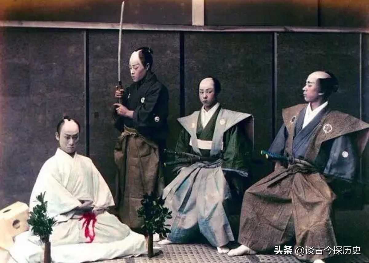 日本人热衷剖腹自杀,将其视为一种神圣荣誉,中国人表示不理解