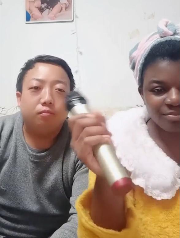 2020年，陕北农村小伙娶非洲黑人女孩，生混血儿子，如今怎样了？