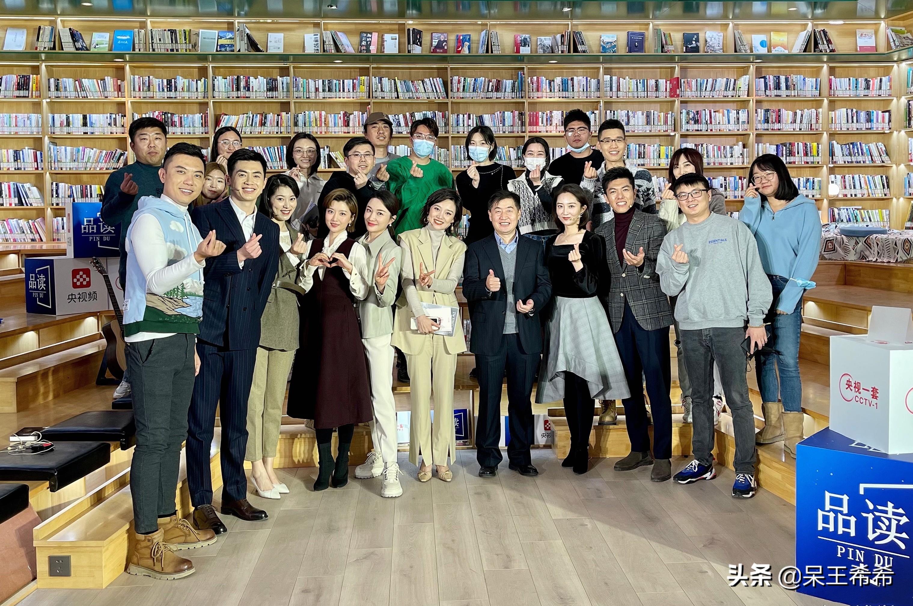 央视24位主持人名单,央视17套所有主持人名单