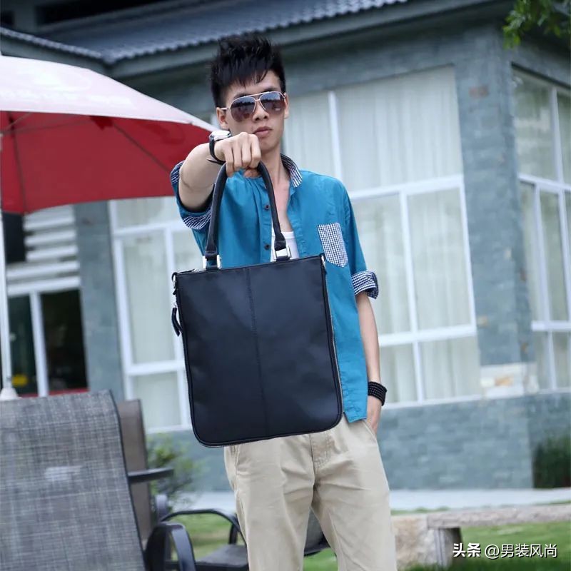 大容量包包高级感简单大方搭配,夏季型男必备的6款包包搭配指南