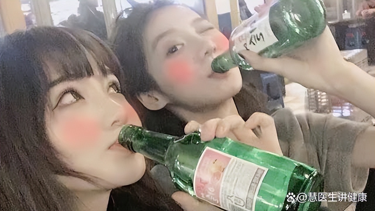 一喝酒就脸红可以喝酒锻炼酒量吗,为什么有的人喝酒容易脸红容易醉