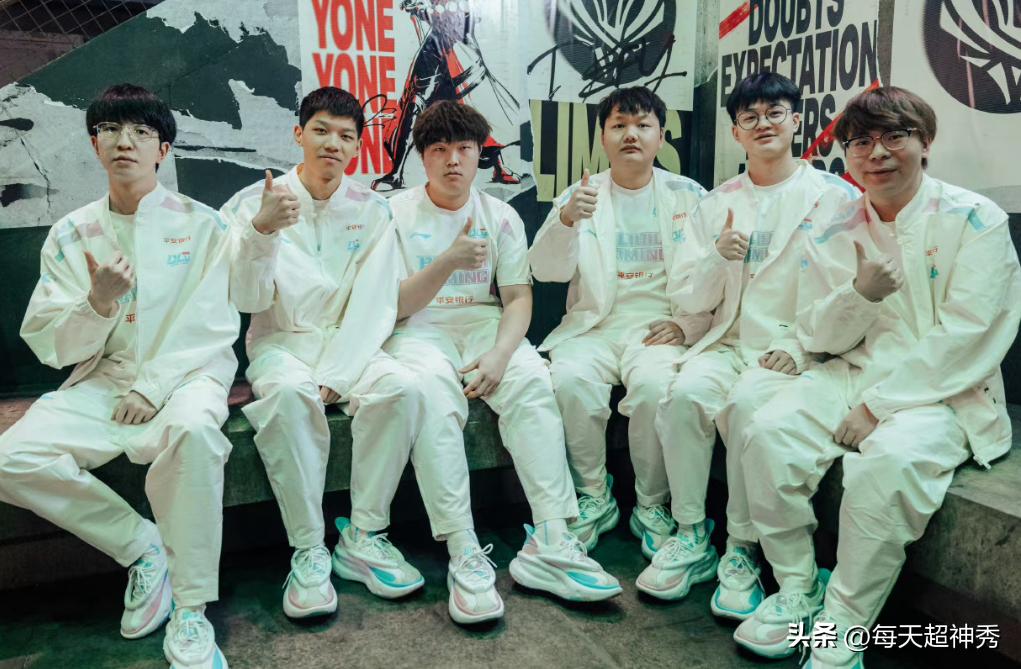 blg鎴樿儨t1闊╃綉鐑g4,闊╃綉鐑blg鍑昏触gg