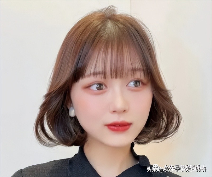 烫短发内扣的步骤,烫外翻内扣卷发教程短发