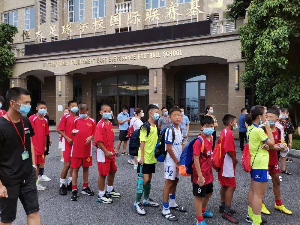 近几年恒大足校的成绩,恒大足校一年花费