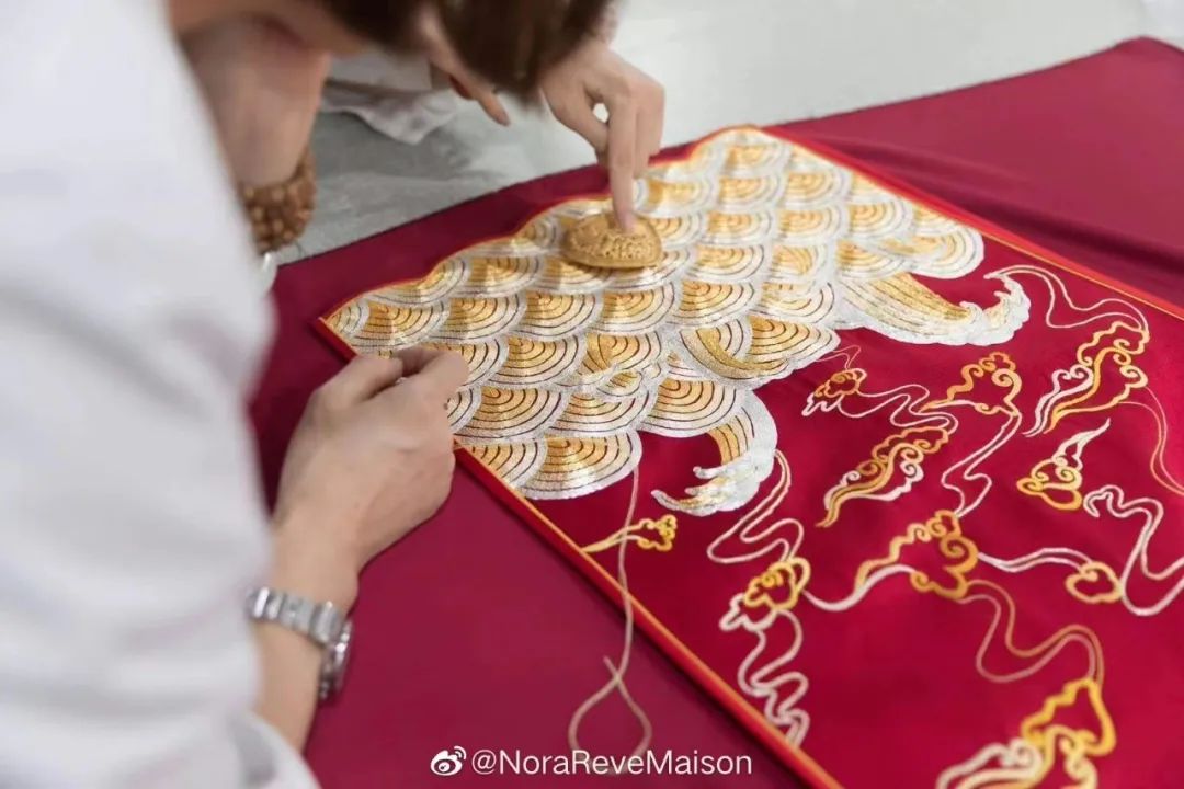 何超莲婚礼礼服珠宝,何超莲收藏的珠宝