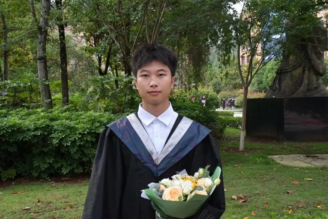 先来一波毕业照,第一张毕业照和最后一张毕业照