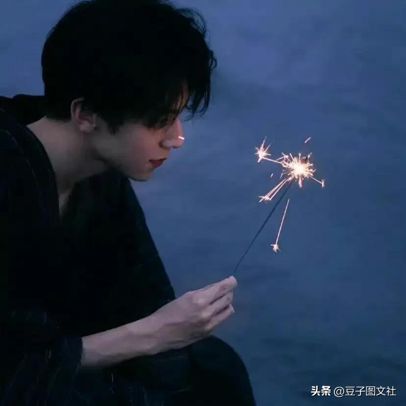 男生头像氛围感克莱因蓝,氛围感孤独动漫头像