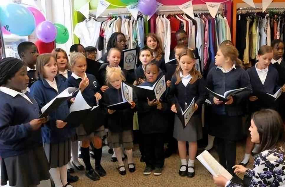 15人拼单3000一夜，名媛群聊天截图曝光，撕开当下社会虚伪遮羞布