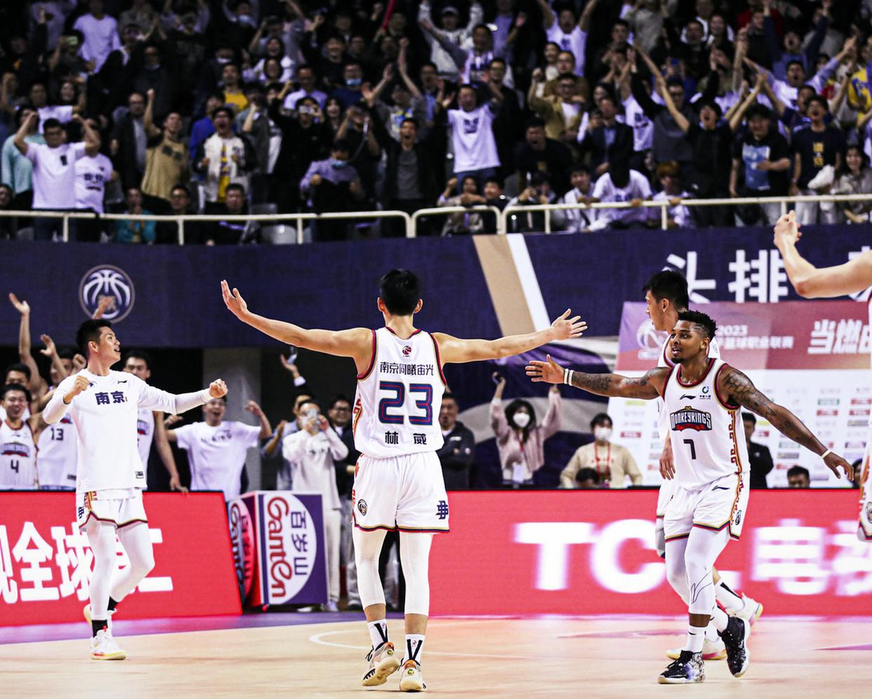 林葳20分同曦绝杀江苏,林葳39分同曦广厦最后加时视频