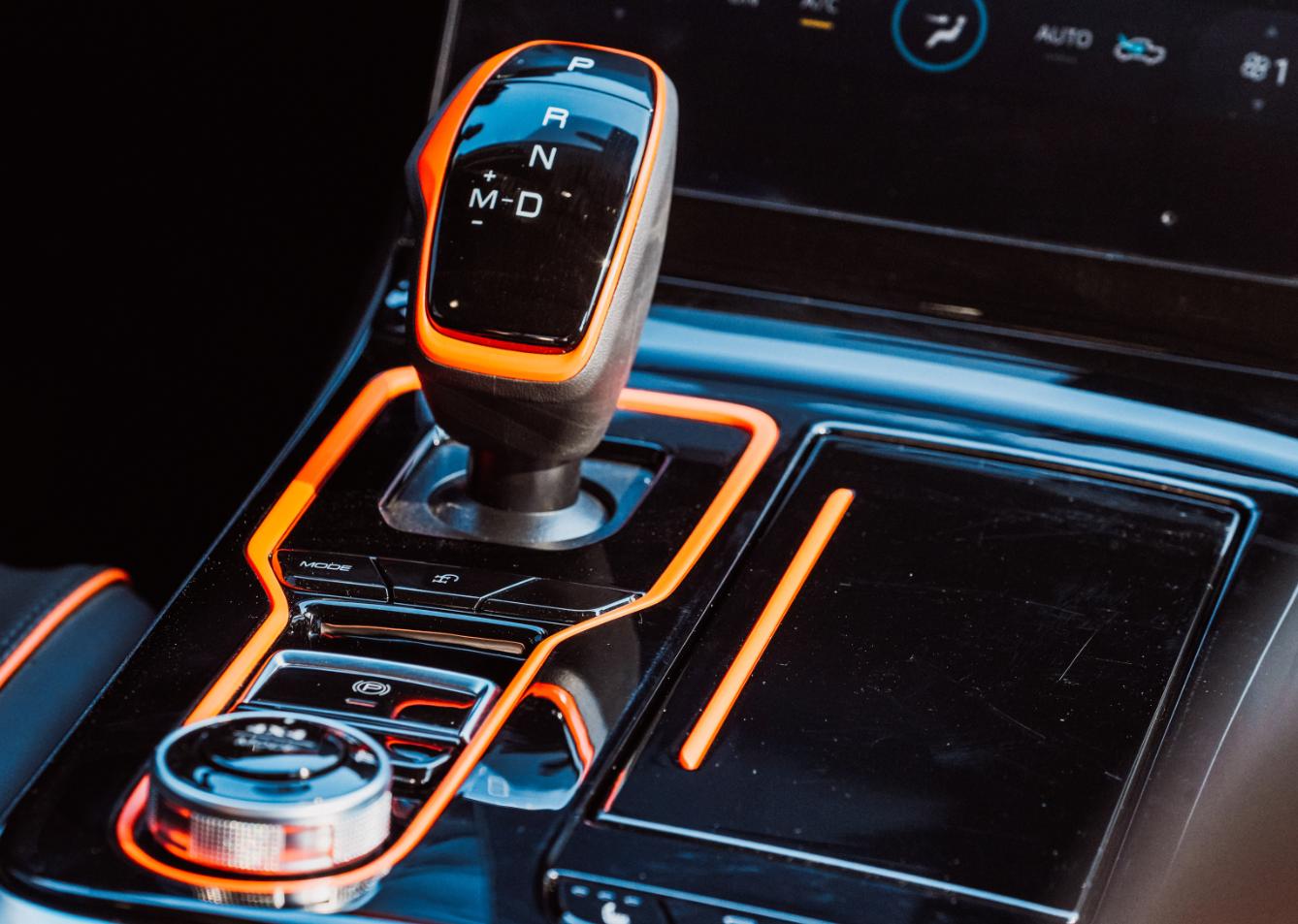 硬派越野，带坦克掉头！16万级新车，长超5.2米，锐骐7虎啸版上市