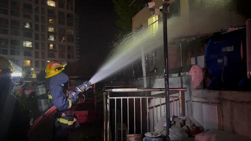 熏腊肉引起的火灾视频,熏腊肉引发火灾视频