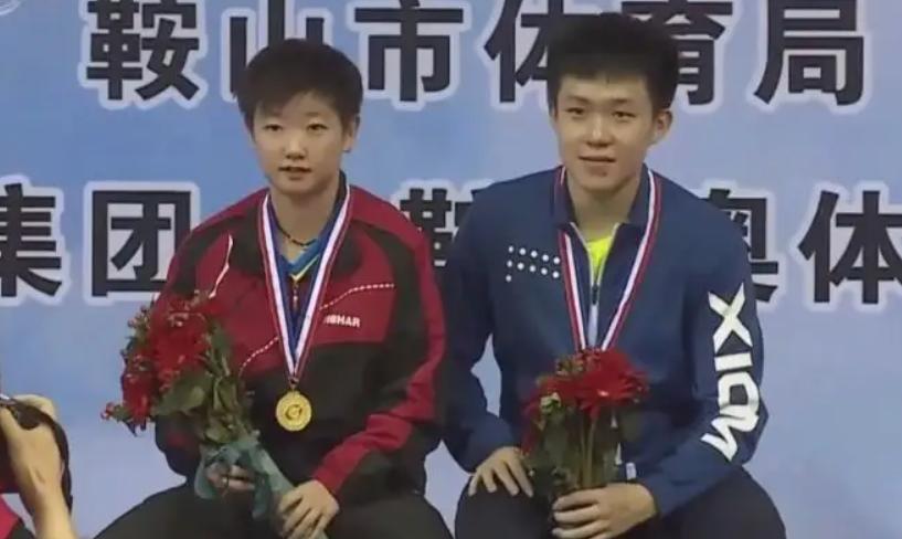 孙颖莎王楚钦新乡夺冠时刻,新乡世界杯决赛王楚钦孙颖莎领奖