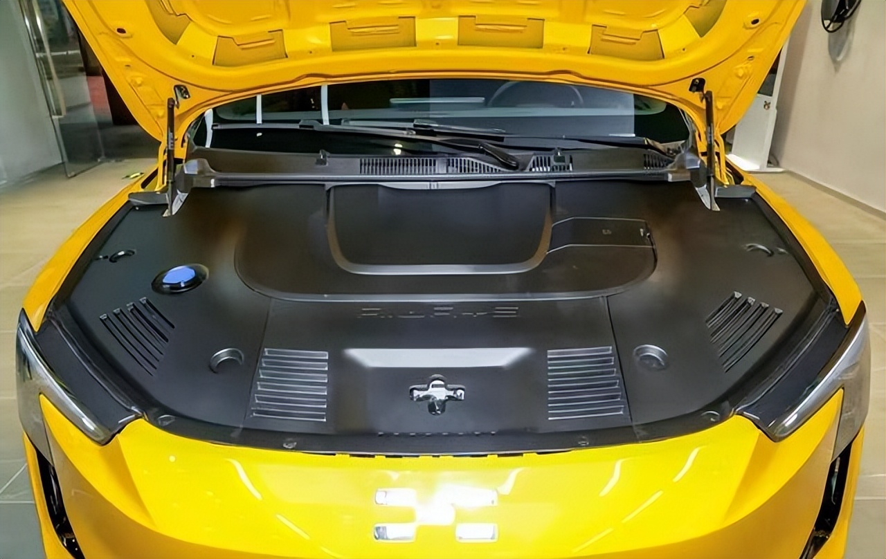 晚到却是“全球级”，扭转刚度3万牛米，连麦克风都是标配，22万