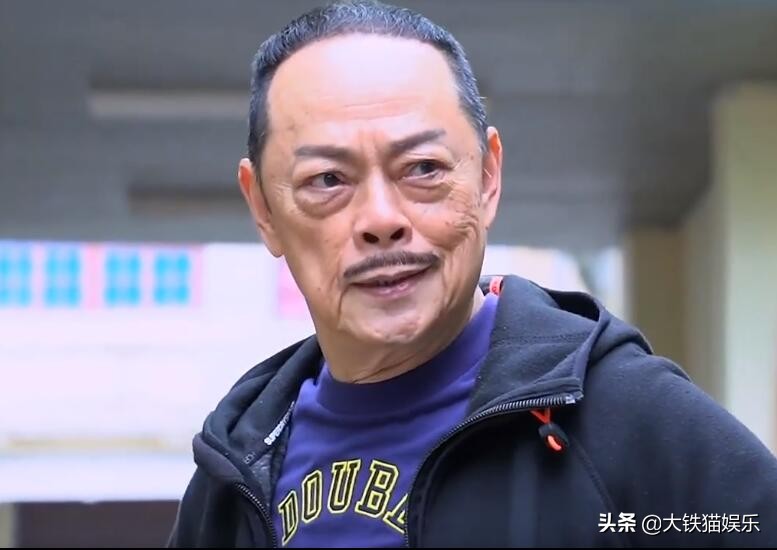 下垂眼袋男明星,眼袋严重的明星