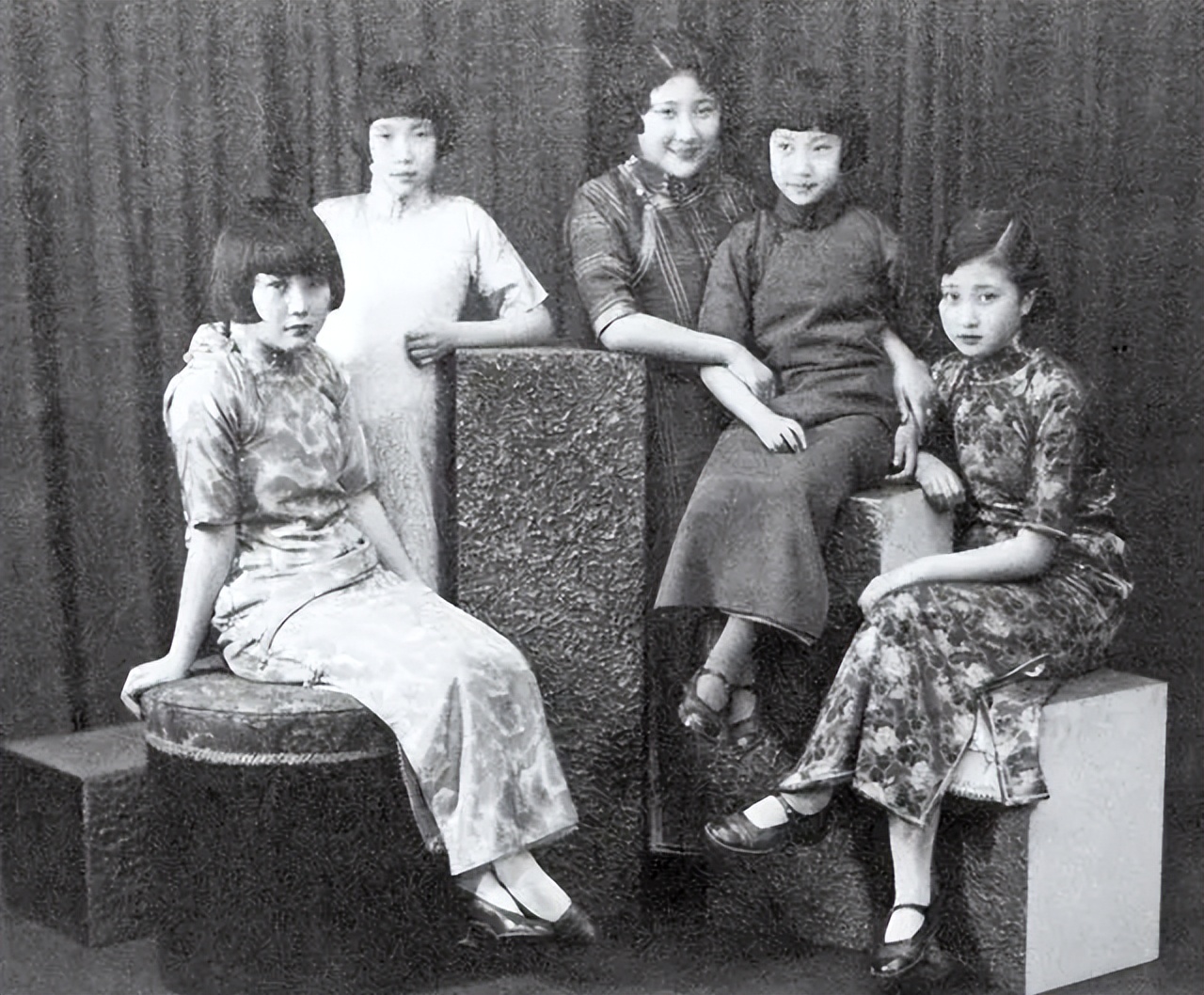 钱学森跟蒋英多大结婚的,钱学森和蒋英几岁结婚的