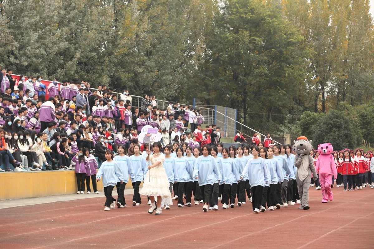 超燃超好看!四川这所中职运动会开幕式成大型cosplay现场?