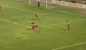 国足18号球员张效瑞简介,张效瑞98年国足集训谁把他铲伤的