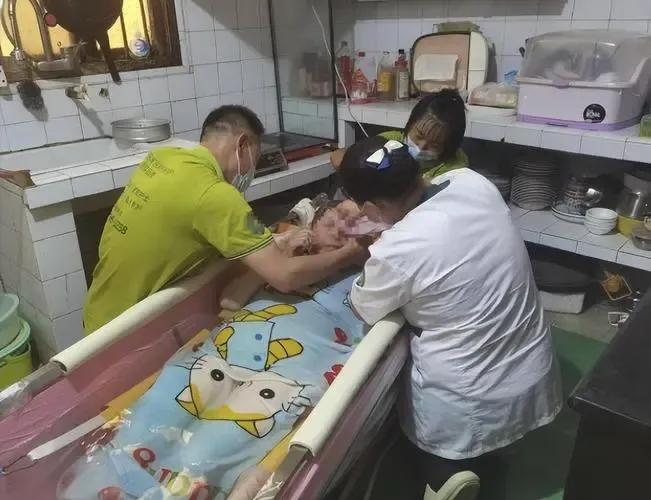 帮老人洗澡多少钱一天,帮老人洗澡这个生意可以做吗