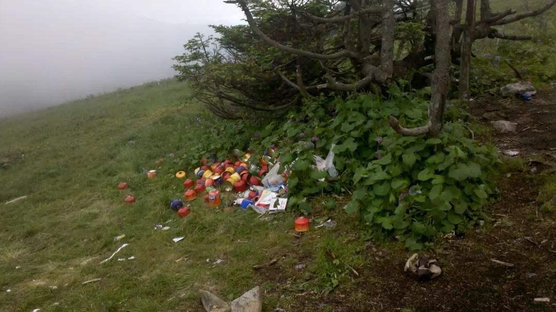 驴友擅闯未完工的栈道,浙江驴友擅闯未完工悬崖栈道