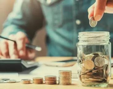 加拿大四分之一的人拿不出$500元，41％省钱不开车，6成收入还贷