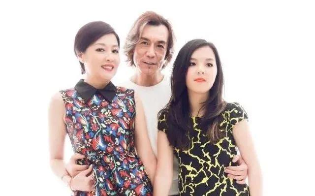 哈文李咏最后时刻,哈文短发与李咏合影