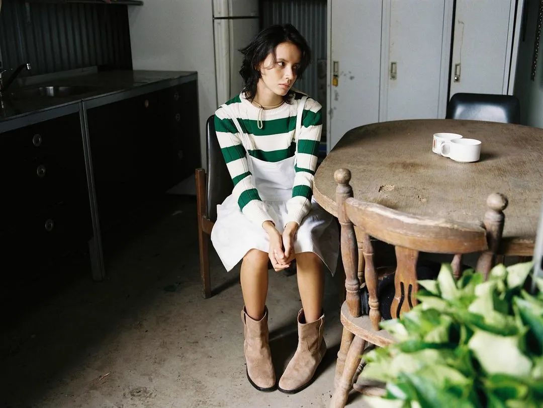 韩国女性的服装穿搭,韩国女生穿哪些3000块钱一件的t恤