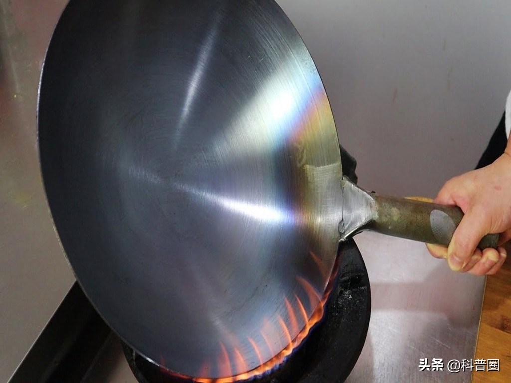 央视曝光废油桶铁锅,家用铁锅竟成夺命锅