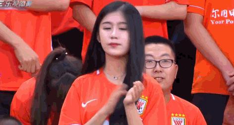 盘点足球场美女球迷的靓丽瞬间,足球场惊艳的美女球迷