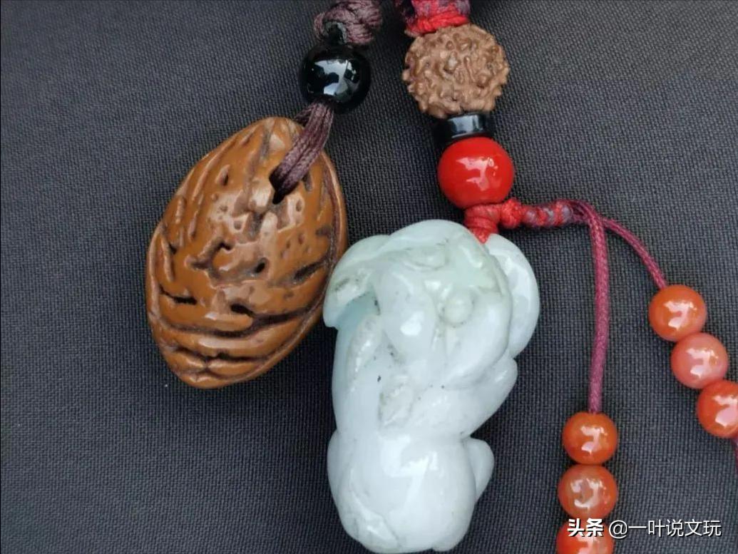 百年老桃核,破桃核可以盘吗