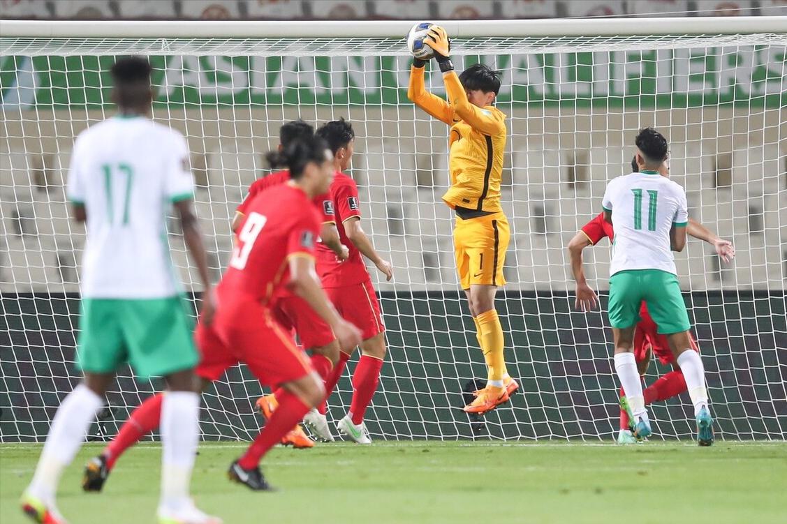 中国男足输球被怼段子,中国男足沙特赛后采访