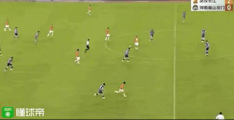 马宁对多拉多说的话,多拉多不满判罚故意撞翻马宁