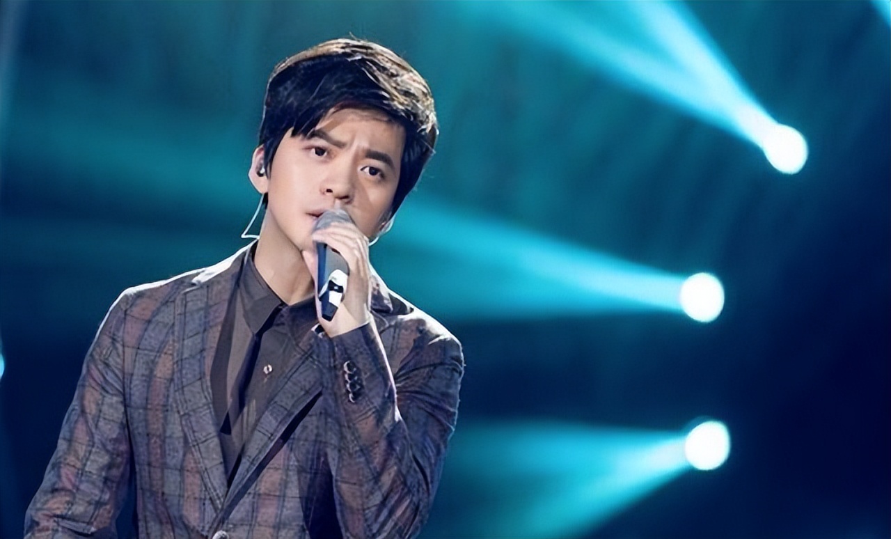 异乡人李健前奏弹奏,异乡人吉他弹唱李健