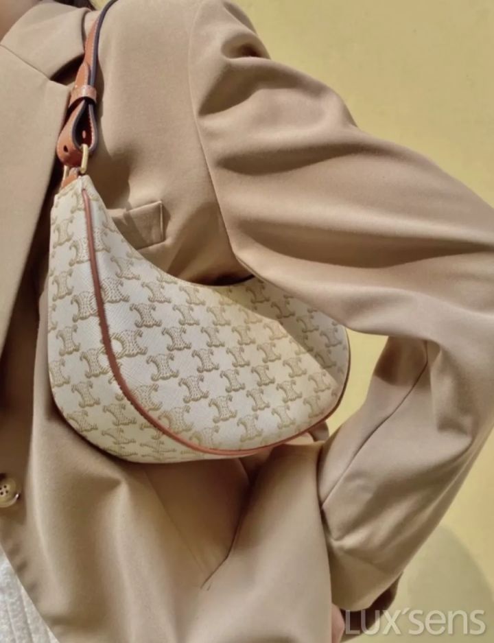 它是今年冬天最受欢迎的单品之一,它才是年度最火的包包