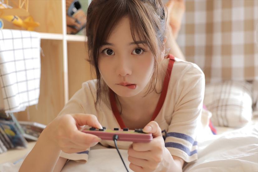 女生会对你说这三句话暗示你,肢体语言看出女生对你的态度