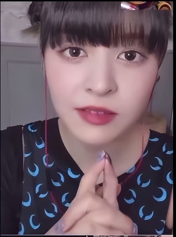 JYP新团出道即受关注，成员雪允因颜值出圈，却被指不尊重粉丝？