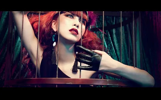 “偏执歌后”中岛美嘉：凭一首歌拉低日本自杀率，失聪仍坚持歌唱