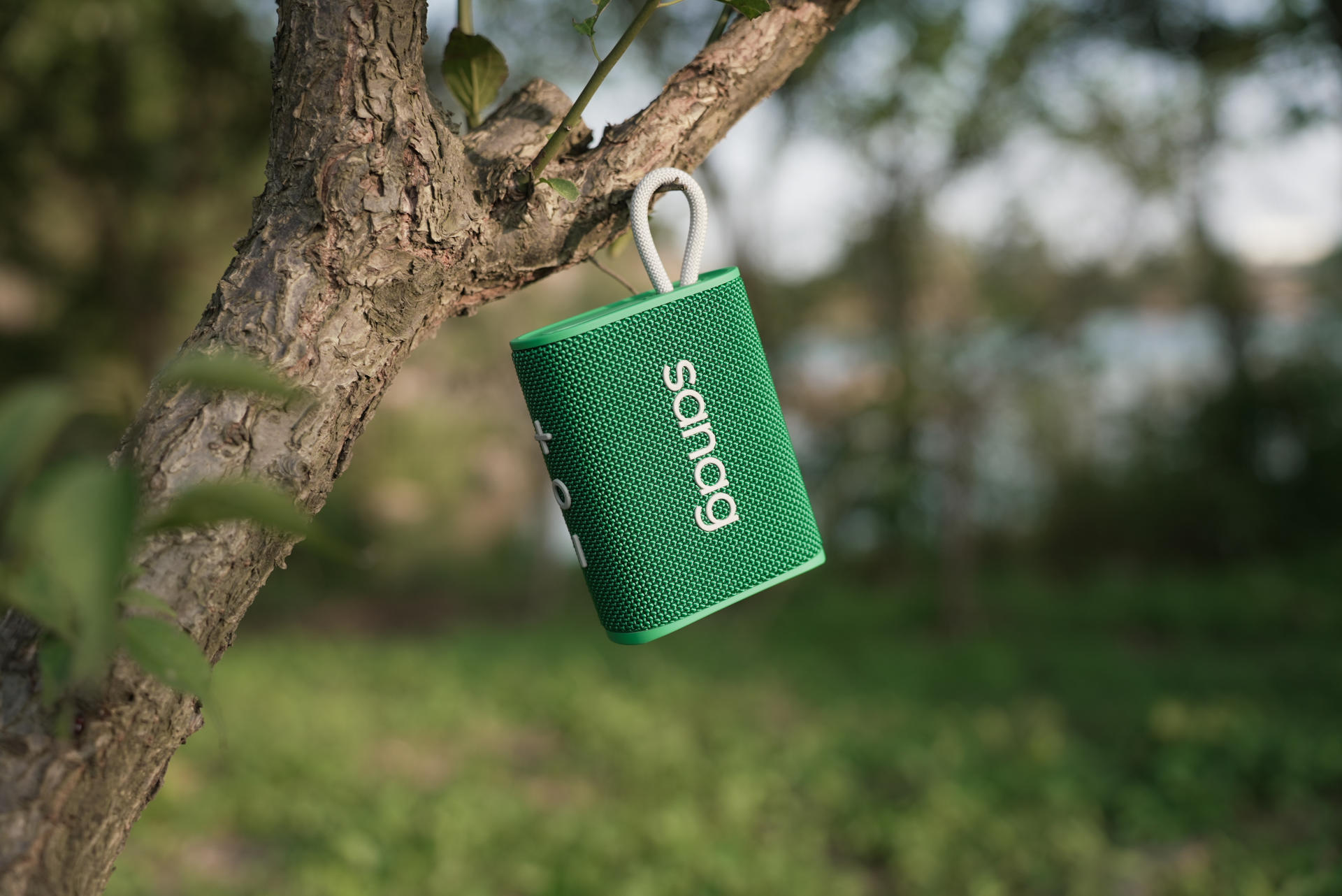 低音炮户外防水蓝牙音箱,踢在墙上防水的蓝牙音箱测评