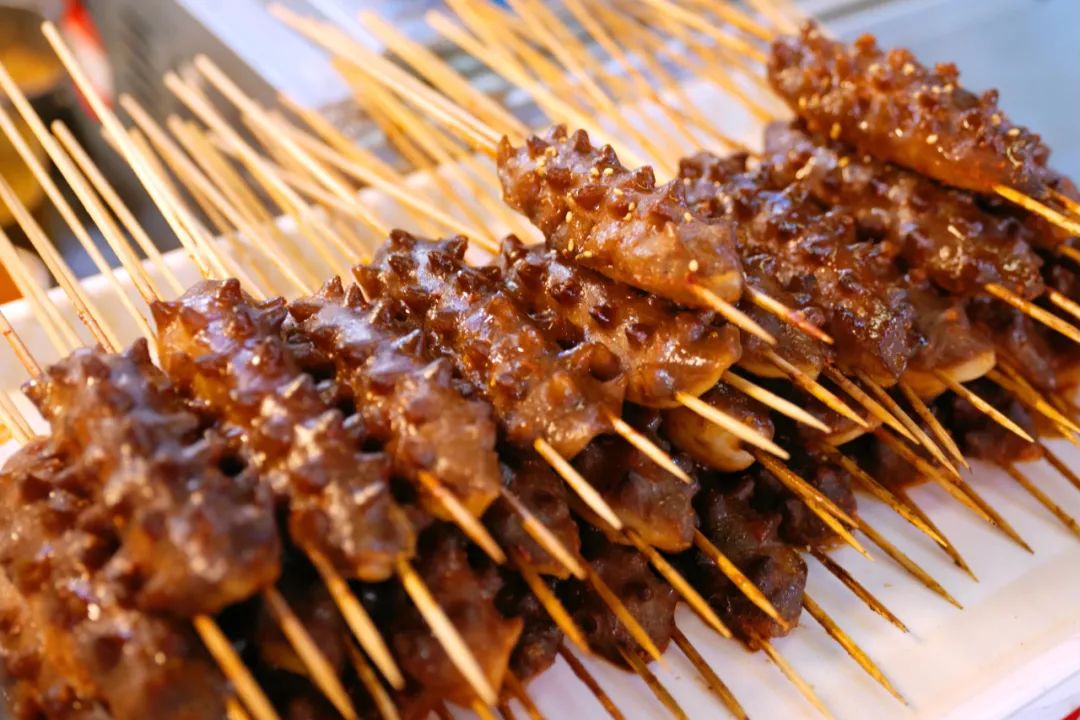 去了这座魔幻的东北烧烤之城，感觉这些年的烧烤都白吃了