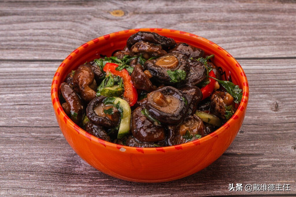 甲状腺结节喝中药可以吃香菇吗,甲状腺结节能吃香菇平菇菜吗