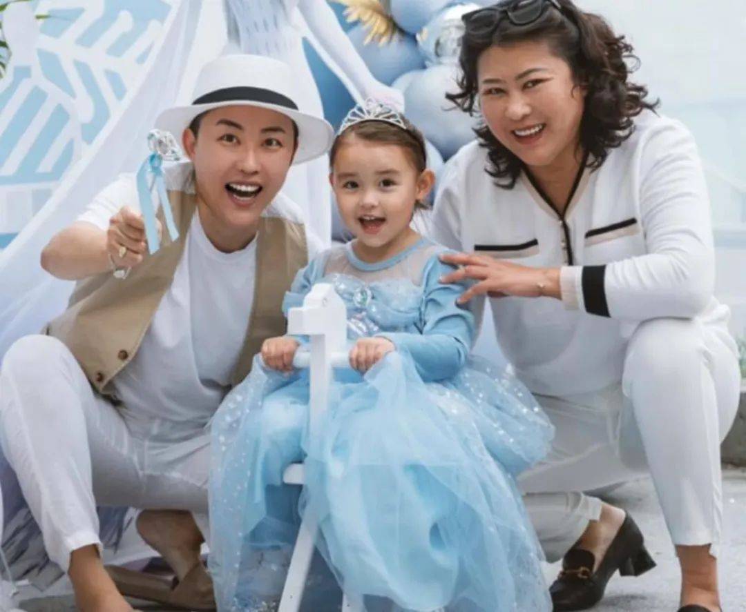 女子花50万生育5国混血儿,女子花20万生下一个混血儿