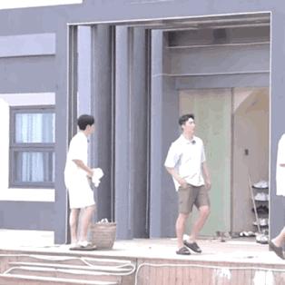 王鹤棣出席活动微博惊艳,王鹤棣一夜爆红的反应