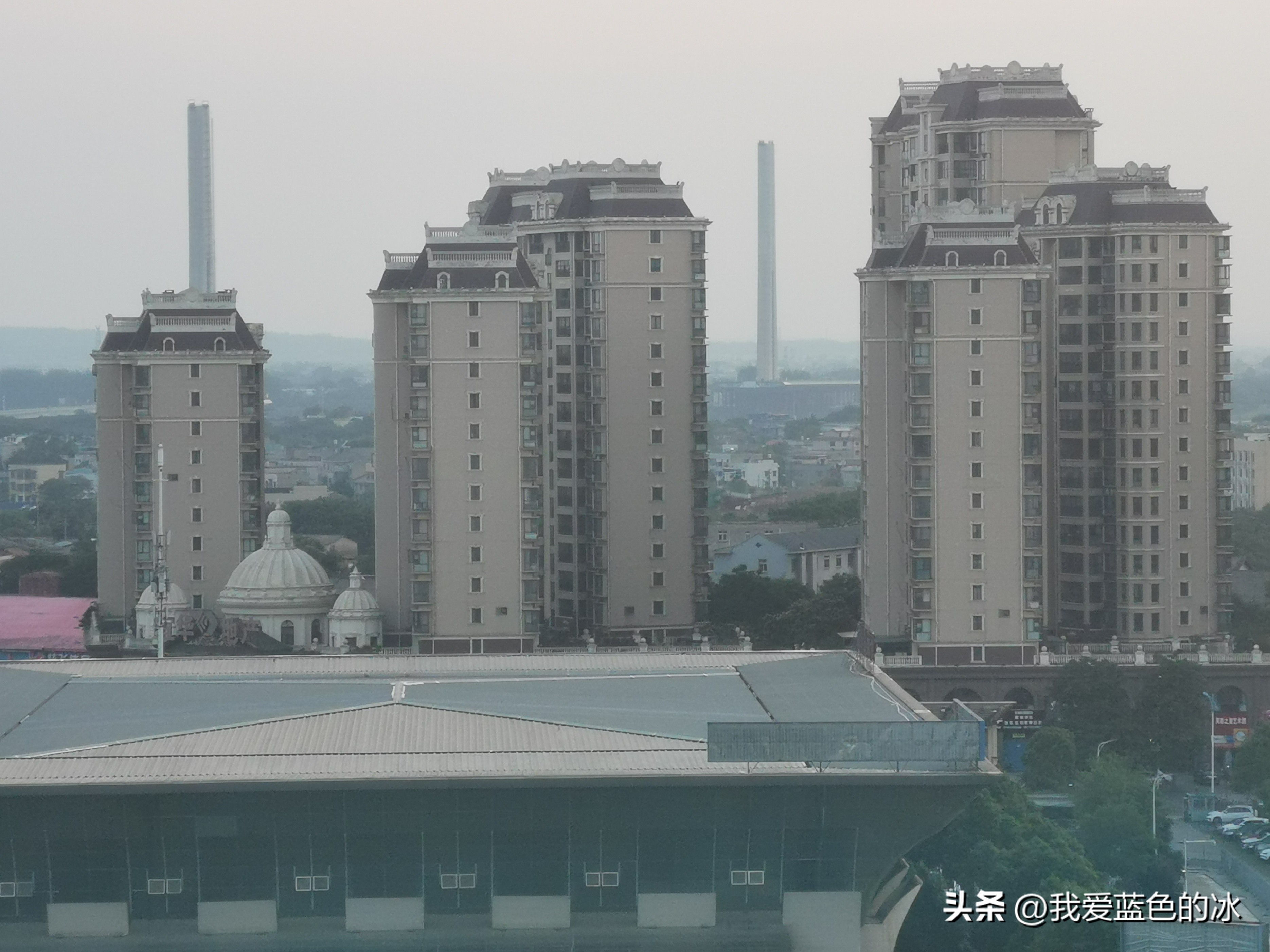 从窗户能看见烟囱,从十一楼往下看全是美景