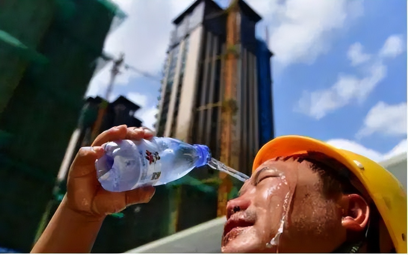 高温二级预警工地,暴雨预警工地安全注意事项