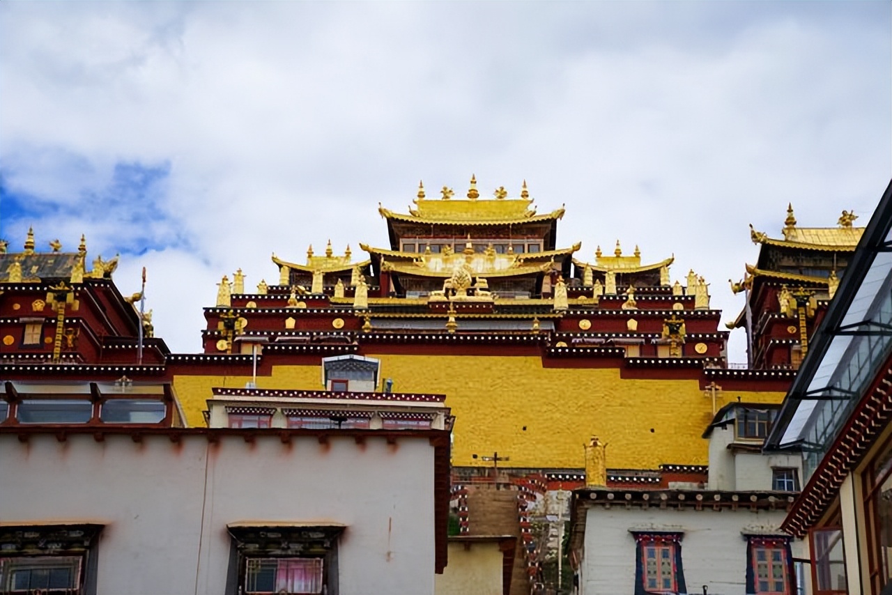 云南布达拉宫简介,云南小布达拉宫主要什么民族