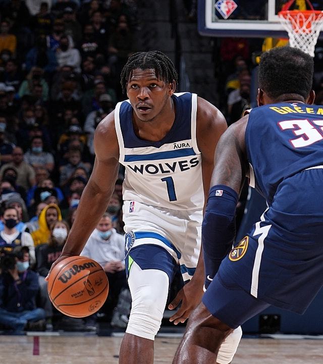 超巨端倪初显，二年级新秀单场10三分，连破库里加内特纪录