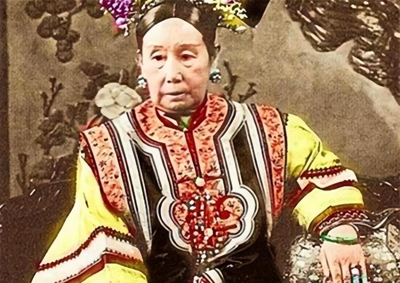 慈禧洗澡一次用几个毛巾,慈禧为什么洗完澡要和李莲英独处